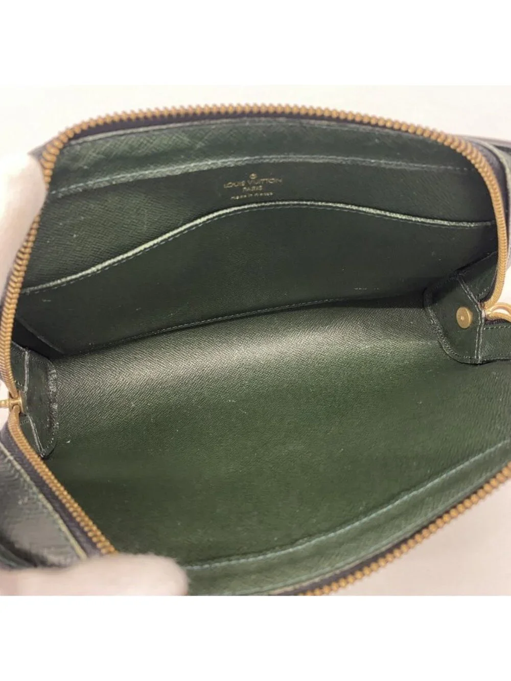 Louis Vuitton Clutch Taiga Baikal Epi